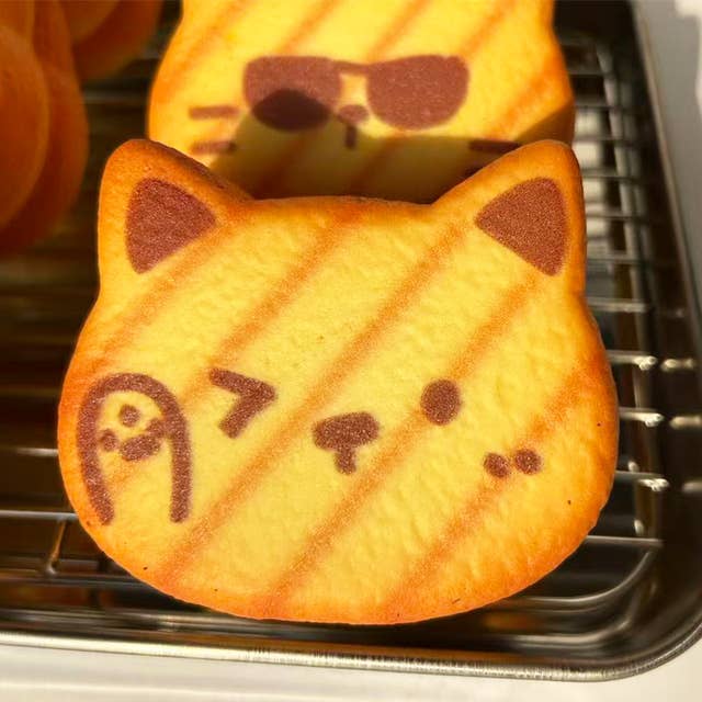 Nyang Nyang Cat Bread Squishy $10.50 – Korean kawaii slow-rise stress toy impulse gift collectible Olive Kollection lifestyle K-beauty since 2018